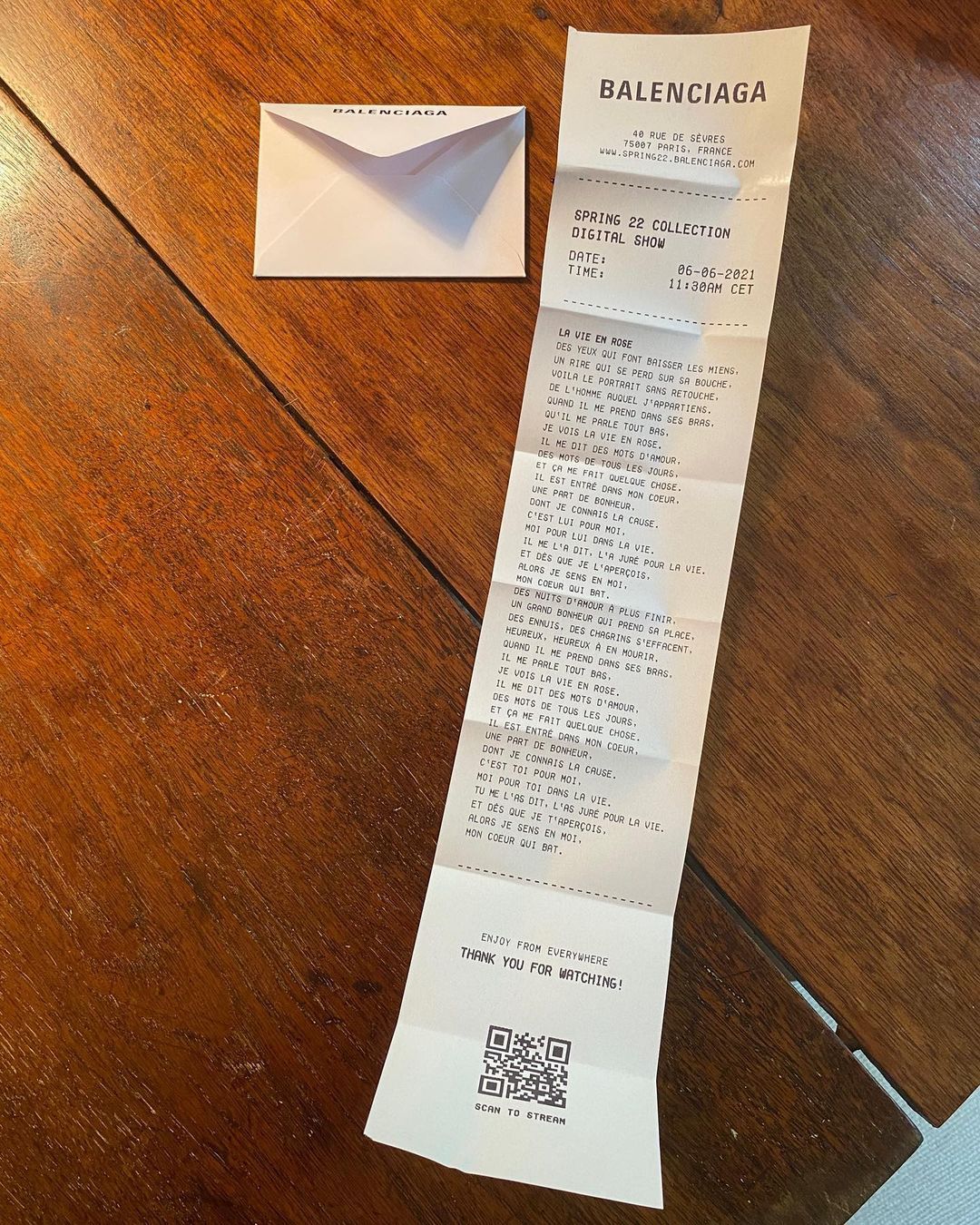 Những tấm thiệp mời thời trang 