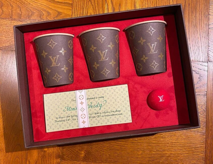 Những tấm thiệp mời thời trang 