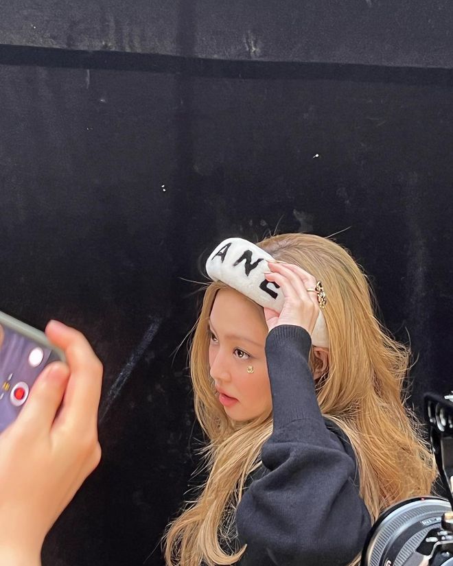 Jennie tung ảnh họa báo chưa chỉnh sửa: Chanel sống là đây!  - Ảnh 2