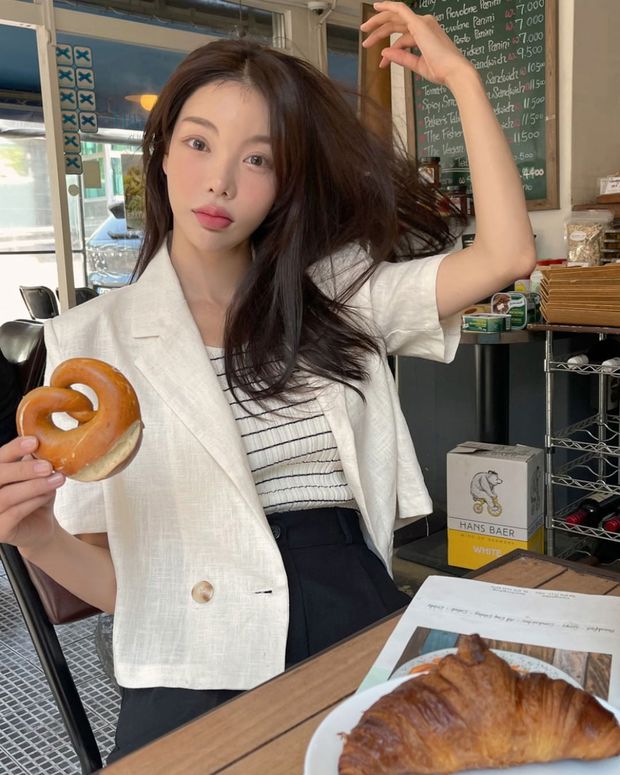 4 kiểu áo khoác chân ái cho mùa Hè, nhìn đơn giản nhưng dễ dàng nâng tầm ngoại hình  - Ảnh 1