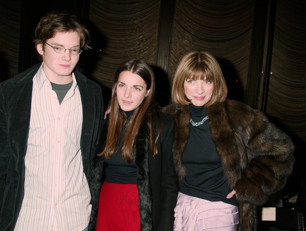 Anna Wintour: Đằng sau mái tóc bob và cặp kính mắt đen!   - Ảnh 8