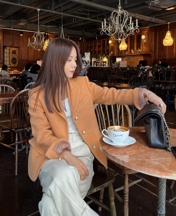 5 combo phối màu đỉnh cao cho mùa Thu từ gái Hàn - Ảnh 4