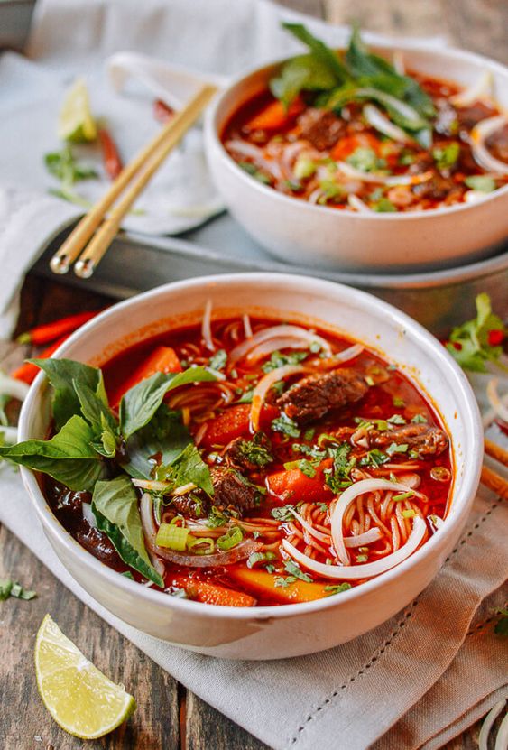 Món Việt của chúng ta rất ngon, nhưng lại chứa các gia vị mang tính ấm, dễ gây mụn nếu nạp quá nhiều vào cơ thể