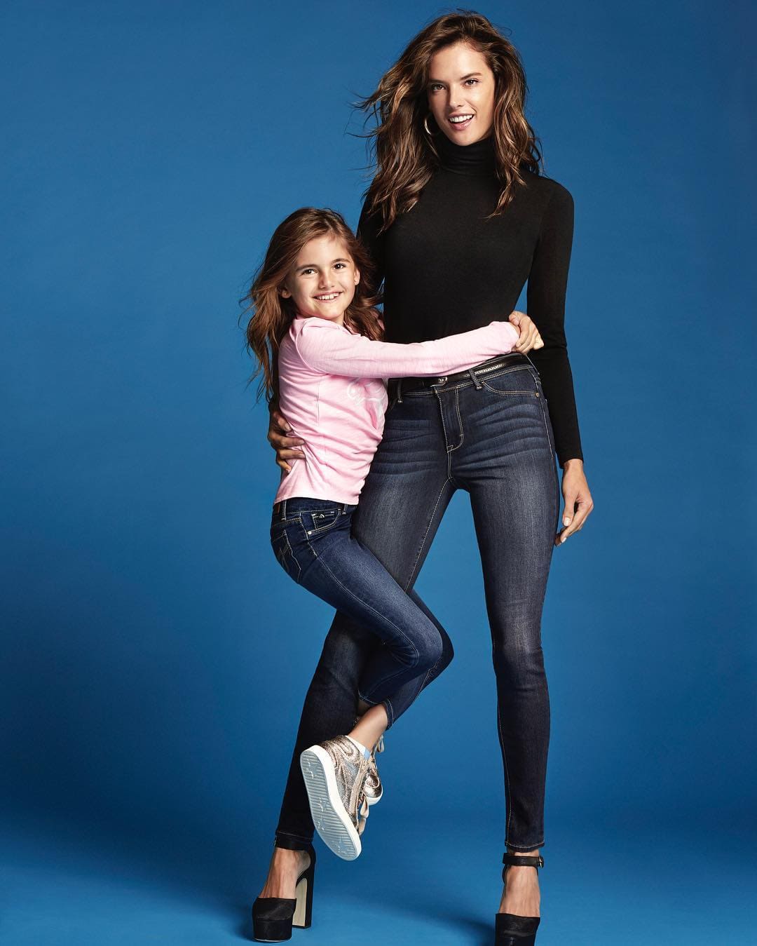 Với lợi thế chiều cao của mình, Anja đã nhiều lần xuất hiện cùng mẹ trên bìa tạp chí thời trang cũng như sải bước trên sàn runway.