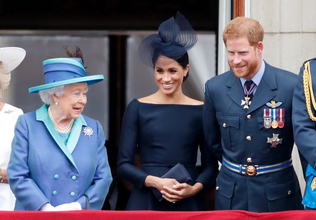Nữ hoàng Elizabeth rất vui khi Meghan Markle gia nhập hoàng gia.