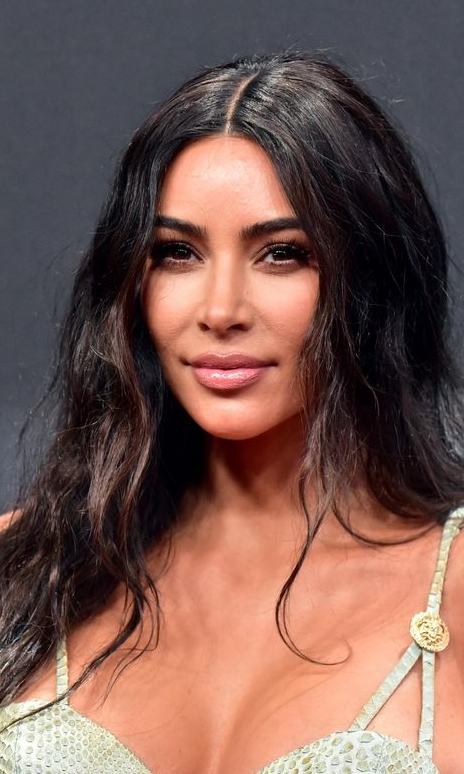 Kim Kardashian đón sinh nhật tuổi 40 với bộ ảnh quyến rũ