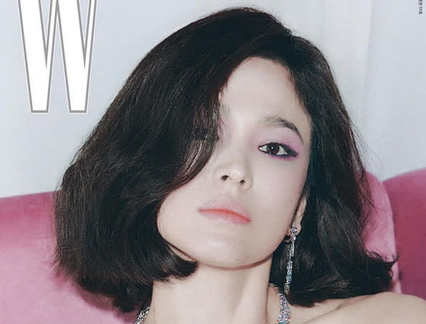 Ảnh tạp chí mới của Song Hye Kyo khiến cư dân mạng giật mình