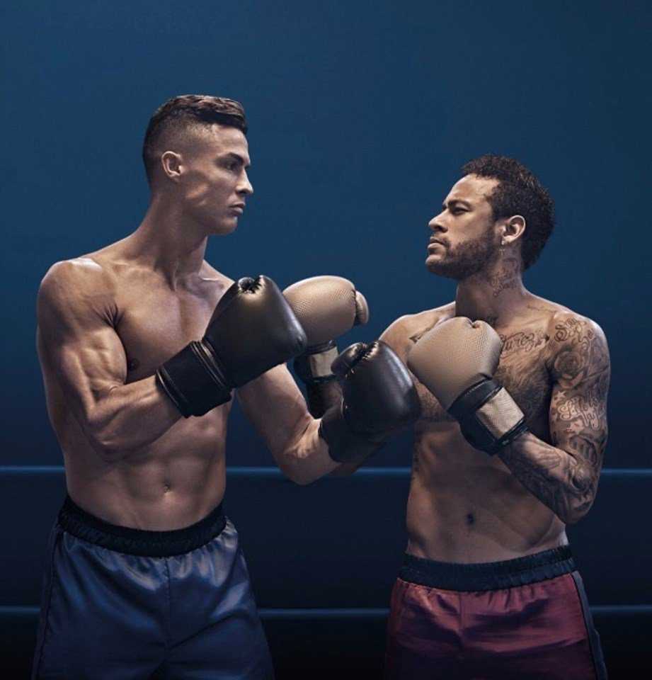 Cristiano Ronaldo trong một đoạn quảng cáo đấu boxing với Neymar.