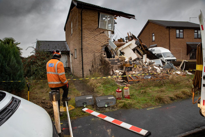 Căn nhà tan nát sau một vụ nổ khí gas ở thành phố Bourne, Anh.