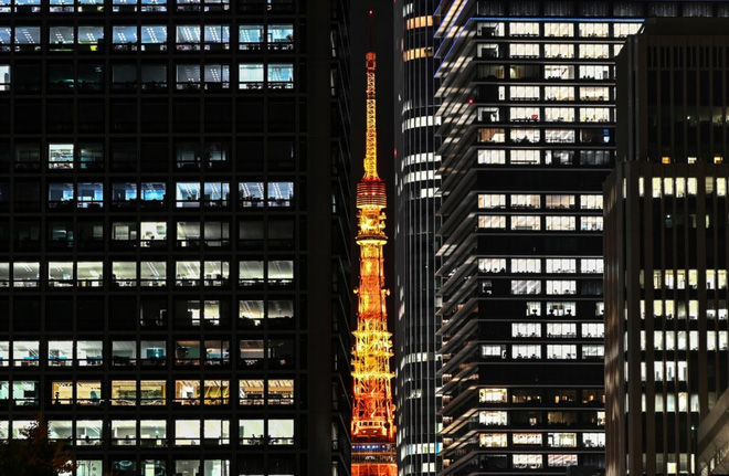 Tòa tháp truyền hình sáng lộng lẫy tại Tokyo, Nhật Bản.
