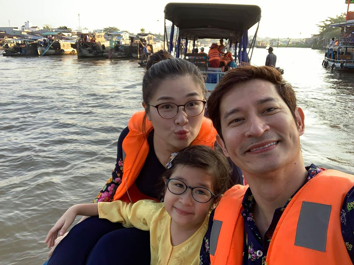 Hiện tại Huy Khánh đã hạnh phúc bên Mạc Anh Thư và cô con gái Cát Cát.