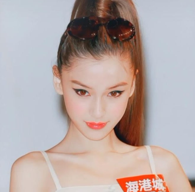 “Bông hồng lai” Angelababy: Từ người mẫu vô danh đến top những người nổi tiếng quyền lực nhất Trung Quốc - Ảnh 1