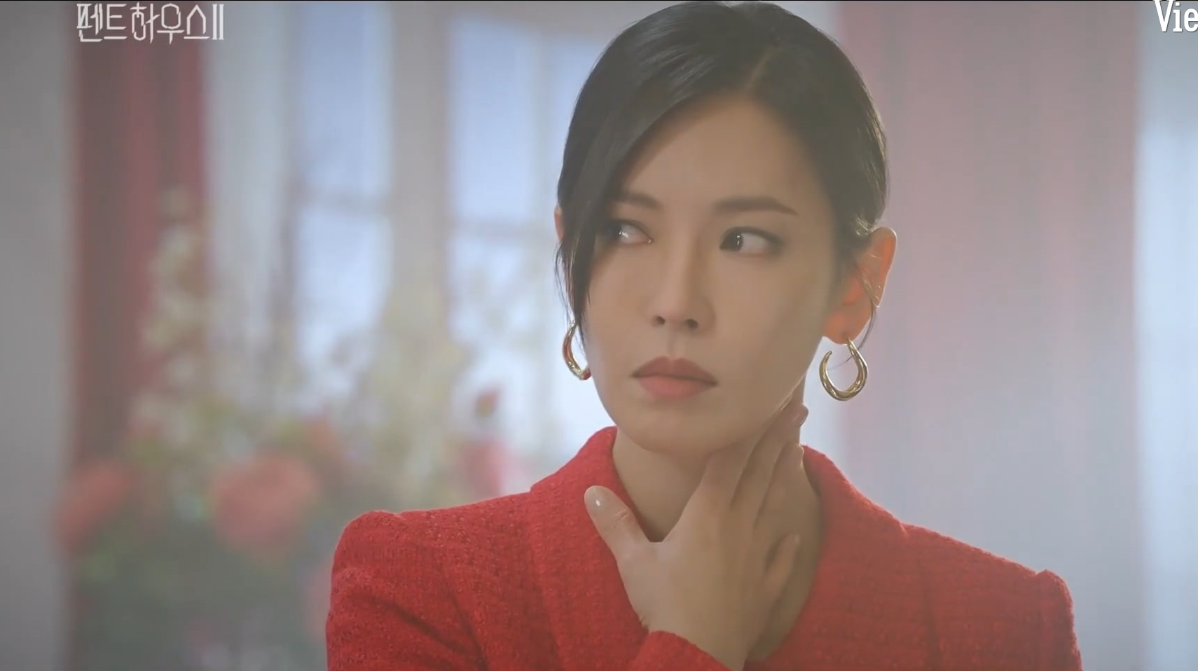 “Penthouse 2” tập 2: Oh Yoon Hee quay trở lại Hera Palace, Cheon Seo Jin mất đi giọng hát