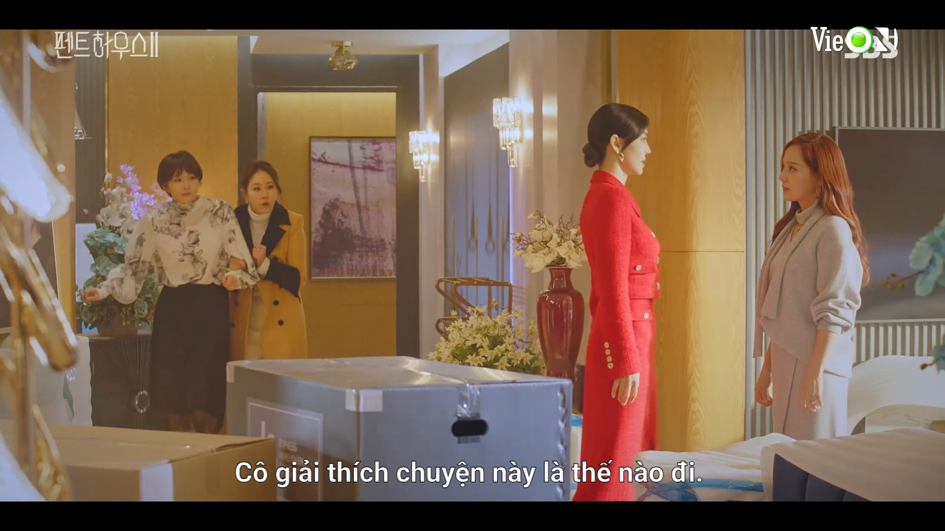 Oh Yoon Hee chuyển về căn hộ trong Hera khiến Seo Jin phát điên và tìm đến tận nơi để gây sự.