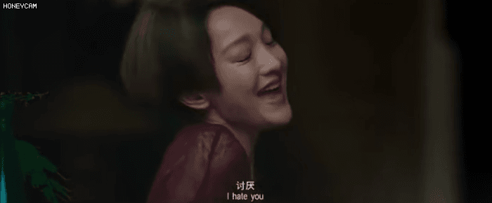 Châu Tấn học theo nhưng biểu cảm nửa mùa của cô nàng khiến người xem không nhịn được cười.