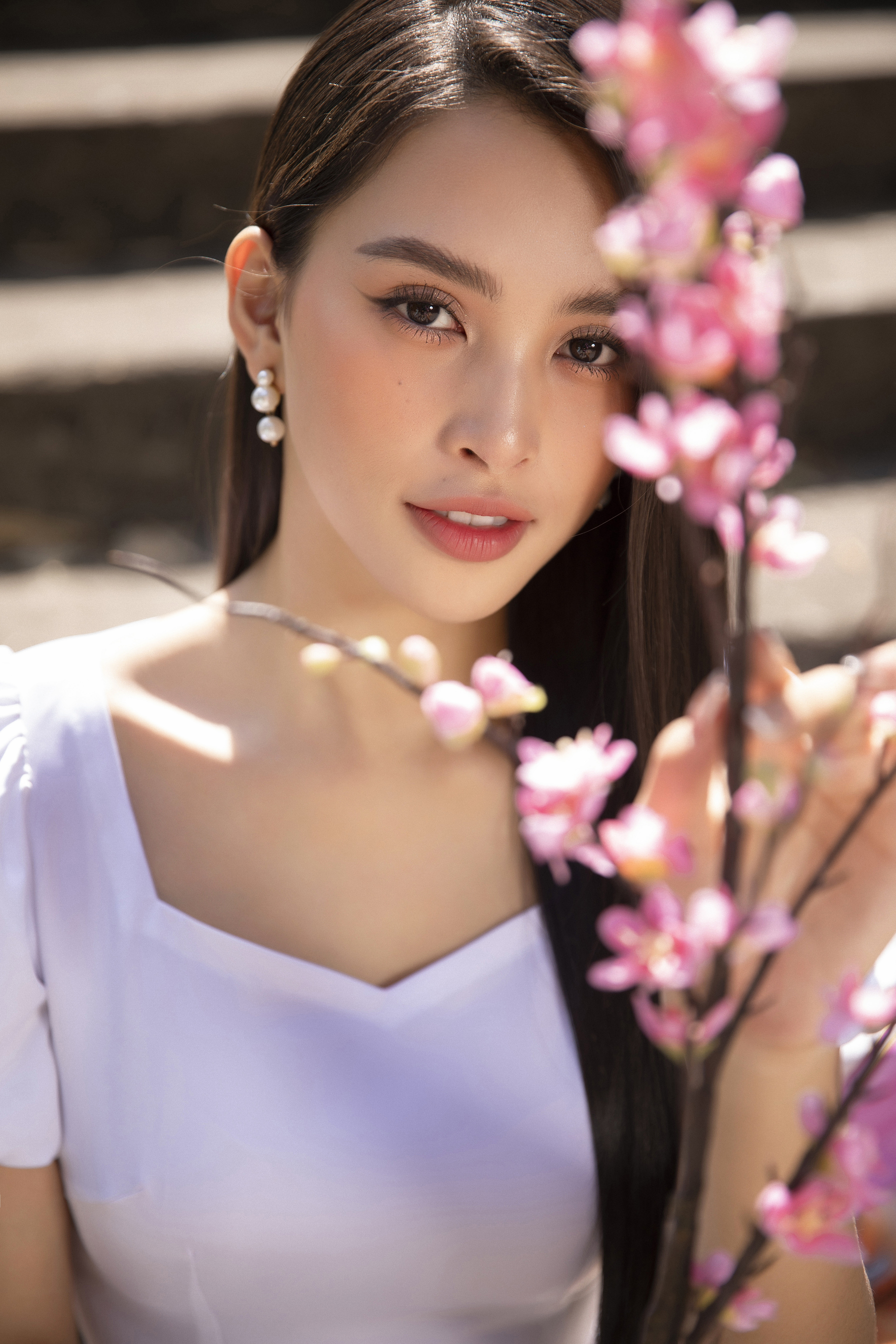 Vẻ đẹp ngọt ngào của Hoa hậu Tiểu Vy trong bộ ảnh mới