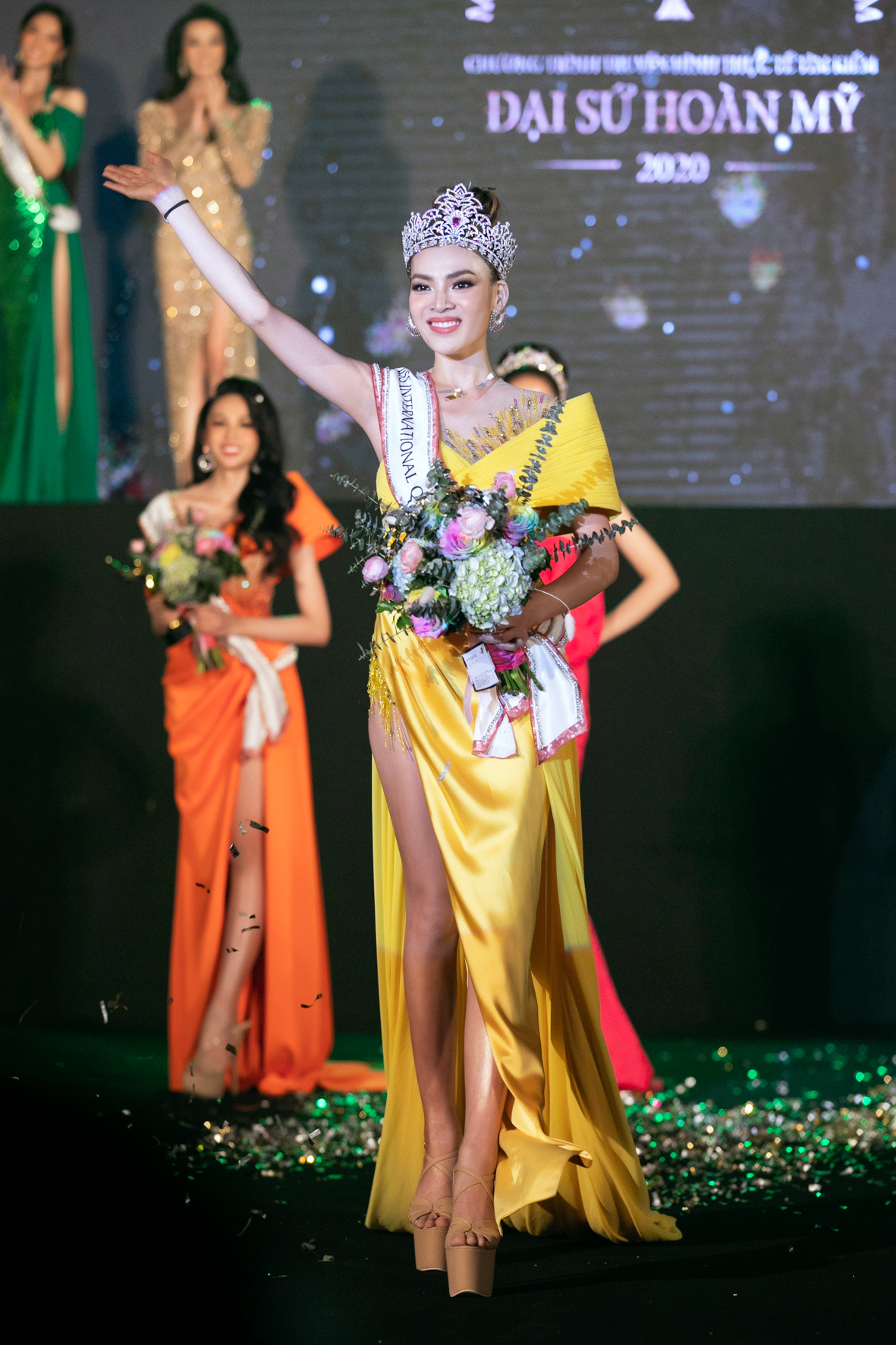 Người đẹp đến từ California Phùng Trương Trân Đài sẽ đại diện Việt Nam chinh chiến tại cuộc thi Miss International Queen 2020