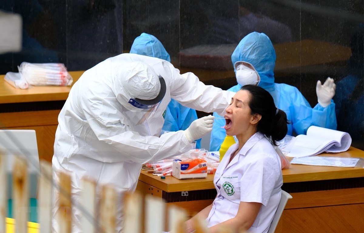 Bộ Y tế yêu cầu xét nghiệm nhân viên cả nước trước chủng virus biến thể 'siêu lây nhiễm'
