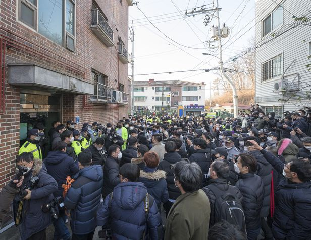 Người dân Hàn Quốc đã từng biểu tình, đập phá để phản đối tên tội phạm này ra tù