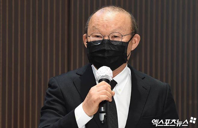 HLV Park Hang Seo đón Tết trong khu cách ly cùng vợ