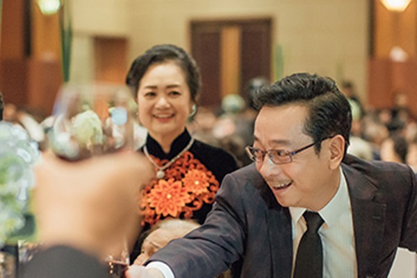 NSND Hoàng Dũng và cuộc hôn nhân 30 năm vẫn nằm tâm sự đến sáng bên nhau 