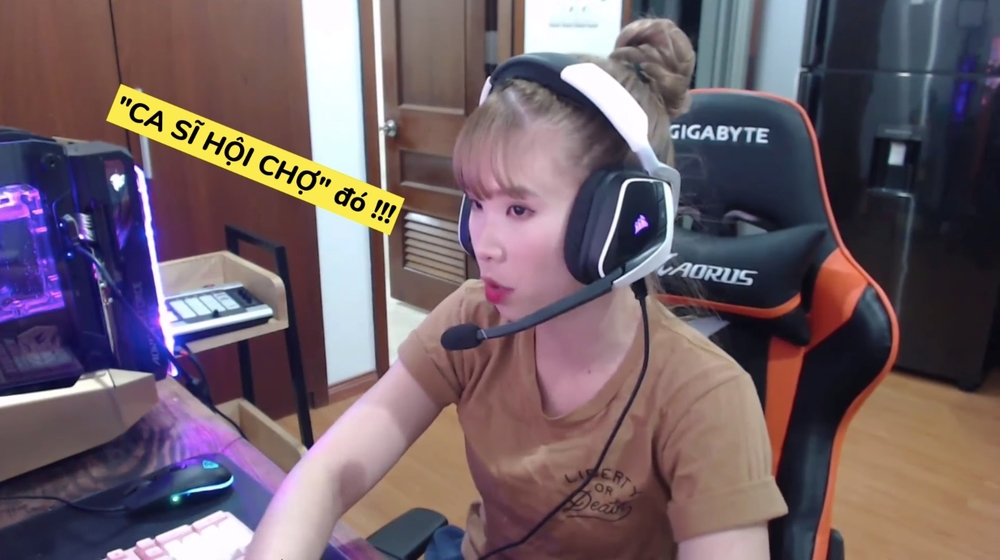 Khởi My bị chê là ca sĩ hội chợ khi so sánh với Amee