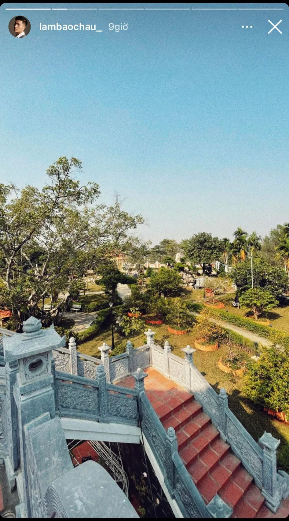 Lâm Bảo Châu chia sẻ hình ảnh chụp tại nhà thờ Tổ của NSƯT Hoài Linh