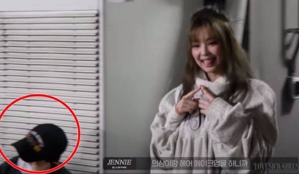 Loạt bằng chứng G-Dragon đến thăm Jennie tại trường quay Lovesick Girls