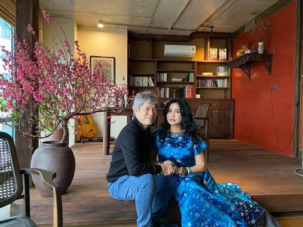 Diva Thanh Lam tình tứ bên bạn trai bác sĩ ngày sinh nhật