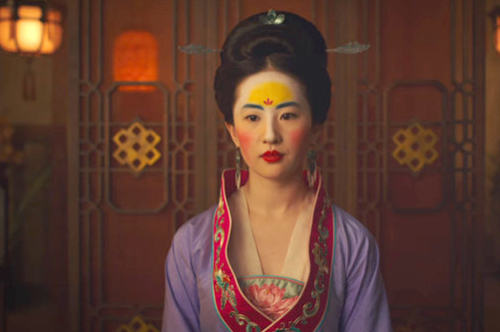 Lối trang điểm khiến khán giả Trung Quốc than trời vì không biết Disney 'lấy ở đâu ra?'