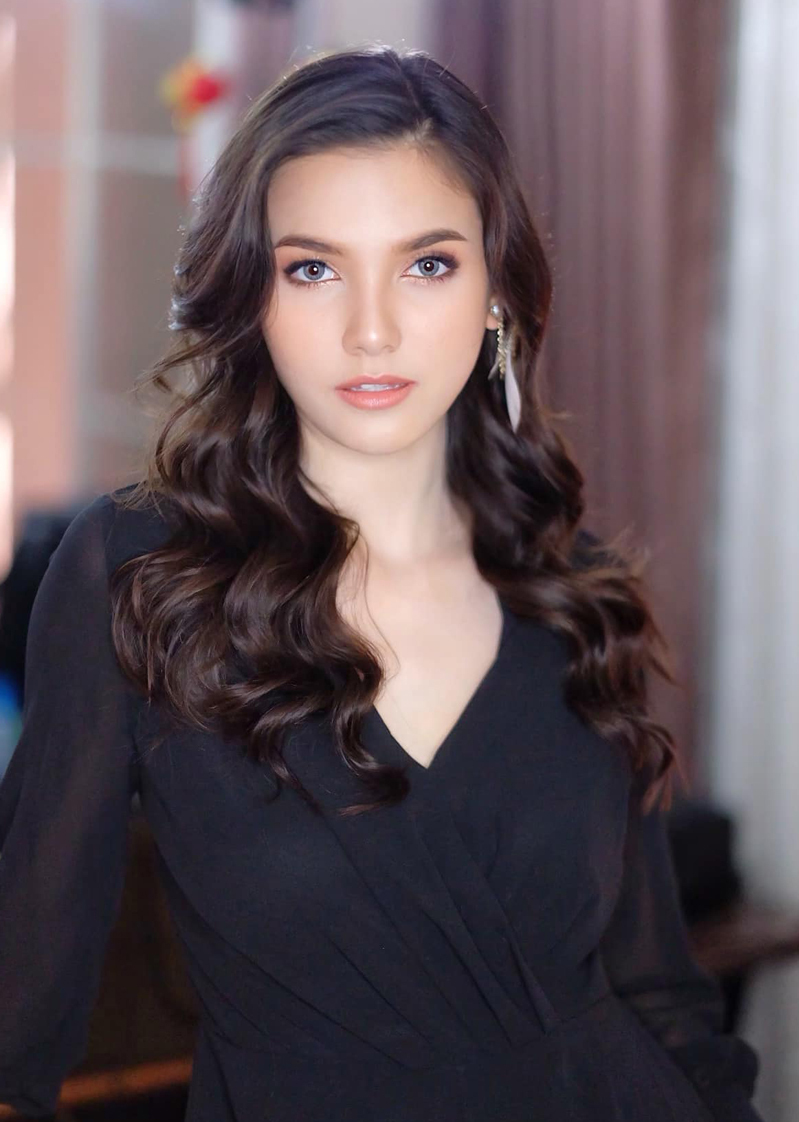 Vẻ đẹp hút hồn của 'Hoa hậu đẹp nhất Lào'