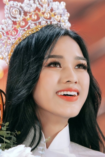 Khoảnh khắc Đỗ Thị Hà đăng quang Hoa hậu Việt Nam 2020