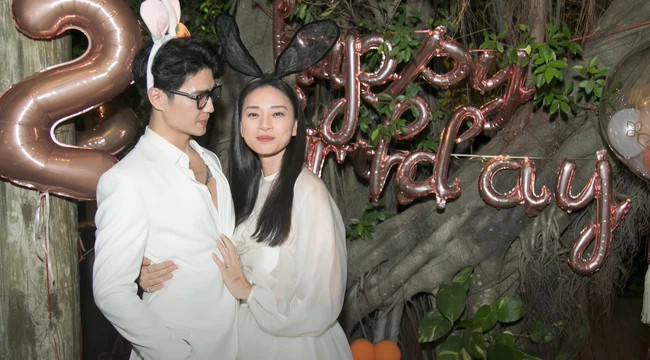 Cặp đôi cũng đã công khai xuất hiện tại tiệc sinh nhật lần thứ 42 của Ngô Thanh Vân vào ngày 26/2 vừa qua.