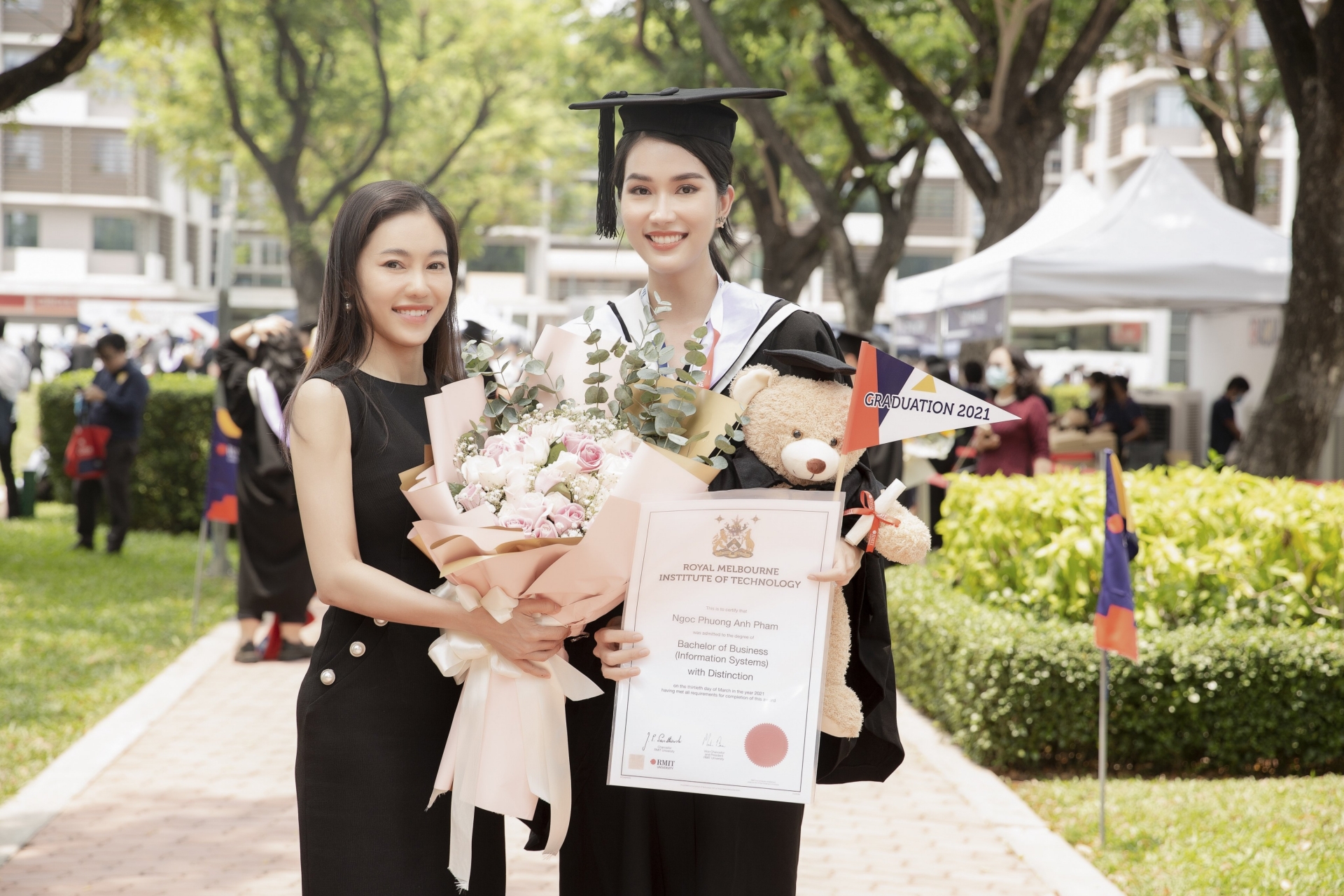 Bà trùm Hoa hậu Phạm Kim Dung cũng đã có mặt chúc mừng nàng hậu