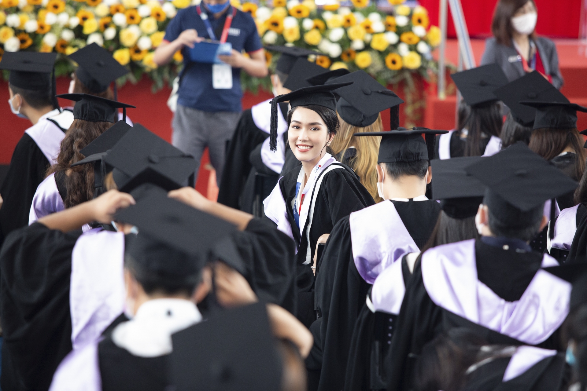 Phương Anh nổi bật trong lễ nhận bằng tốt nghiệp diễn ra vào ngày hôm qua