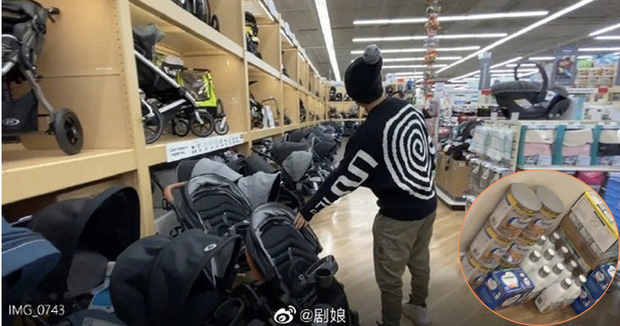 Khoảnh khắc Trương Hằng đi siêu thị chọn xe đẩy cho các con được dân tình bắt gặp