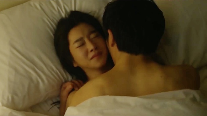 Không chỉ trong phim 'Another Way', Seo Ye Ji được biết là người không hề ngần ngại với cảnh nóng