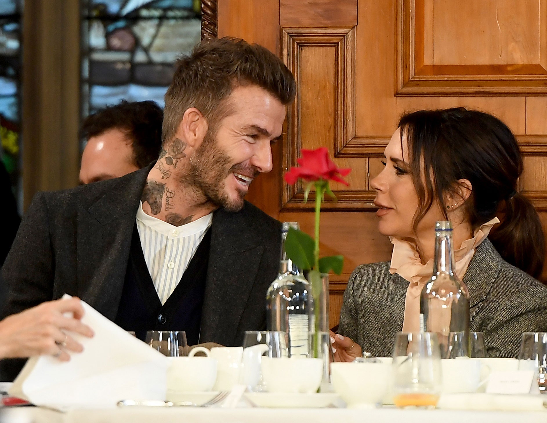 Hiện David Beckham đang hạnh phúc với Victoria trong cuộc hôn nhân đã kéo dài 22 năm.