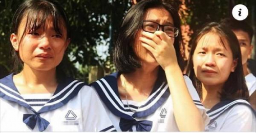Fanpage 6 triệu follow bị tố lấy ảnh học sinh khóc trong ngày GS Văn Như Cương mất lại còn có thái độ "bất lịch sự"