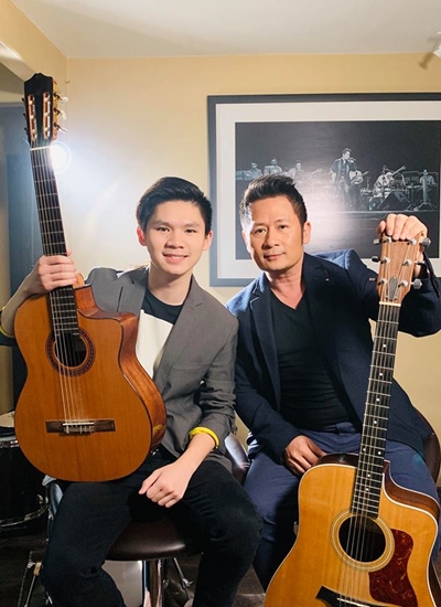Con trai của Bằng Kiều từng đệm đàn guitar cho ca sĩ