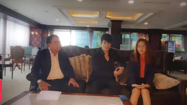 Nathan Lee mời luật sư trong livestream của mình, tuyên bố sẽ khởi kiện Ngọc Trinh và Cao Thái Sơn