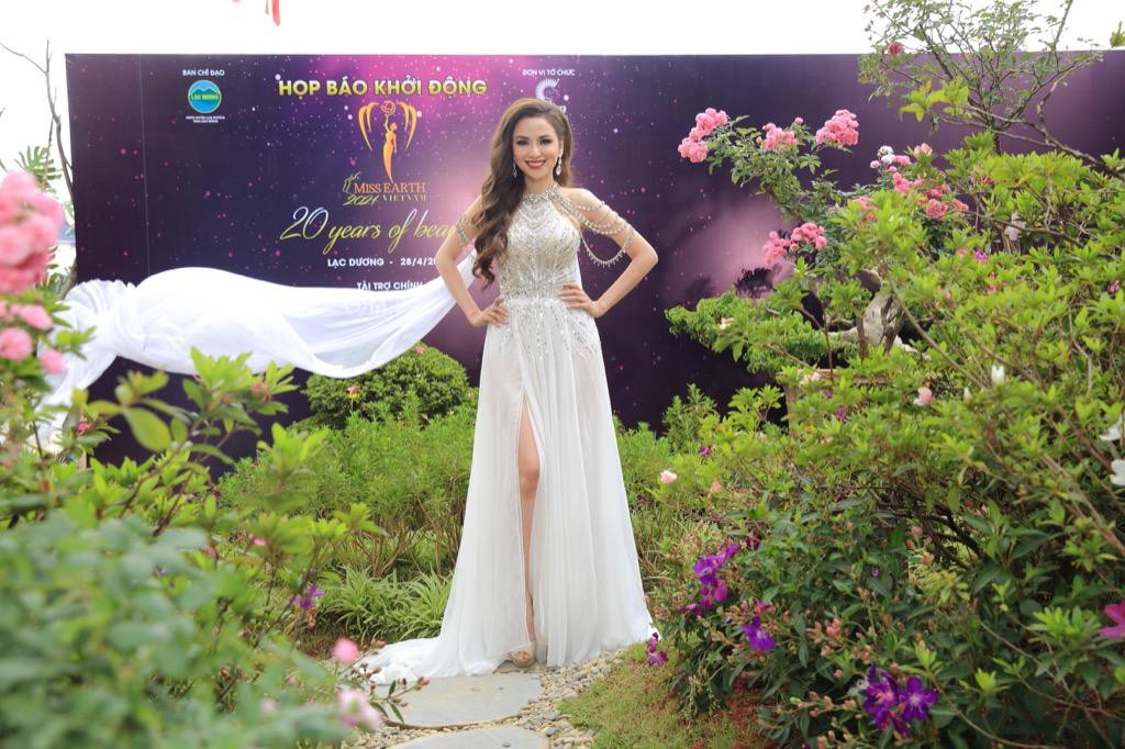 Mới đây, cô đã chính thức tái xuất trong họp báo khởi động Miss Earth Vietnam