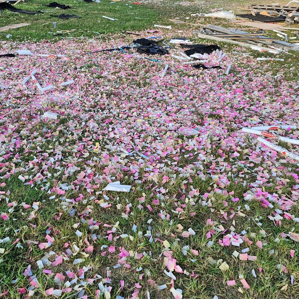 Hình ảnh sân vận động Phú Thọ ngập rác trước đó