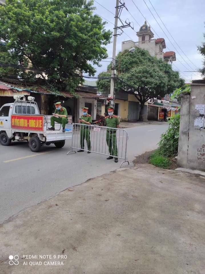Hiện, lực lượng chức năng đã phong tỏa khu vực sinh sống của bệnh nhân tại phường Sơn Lộc, thị xã Sơn Tây