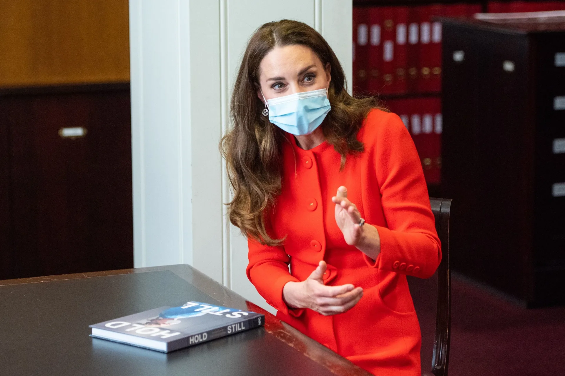 Trái ngược với Meghan bị chỉ trích, Công nương Kate thành công vang dội với cuốn sách đầu tay - Ảnh 2