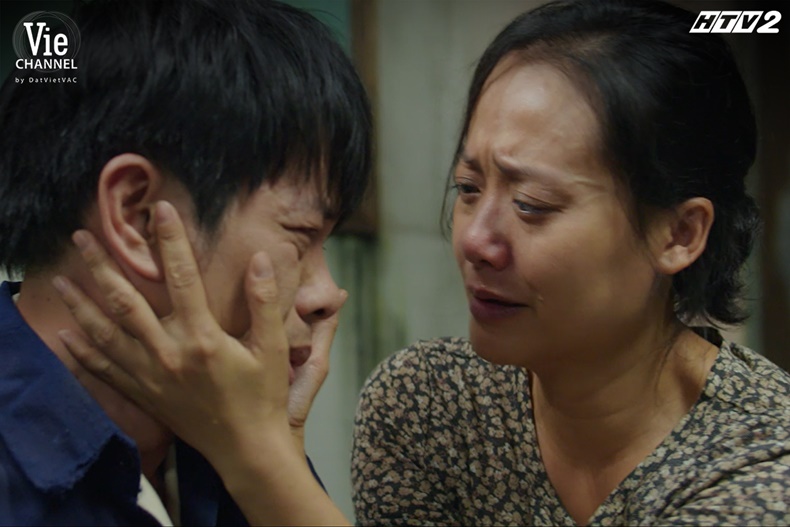 Với kinh nghiệm diễn xuất dày dặn, diễn viên Hồng Ánh và diễn viên Thái Hòa đã có những phân cảnh lấy đi nước mắt khán giả