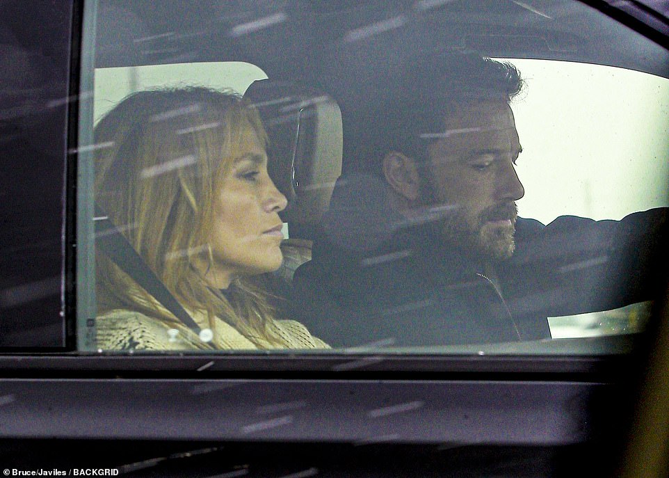Jennifer Lopez và Ben Affleck bị bắt gặp cùng nhau đi nghỉ dưỡng