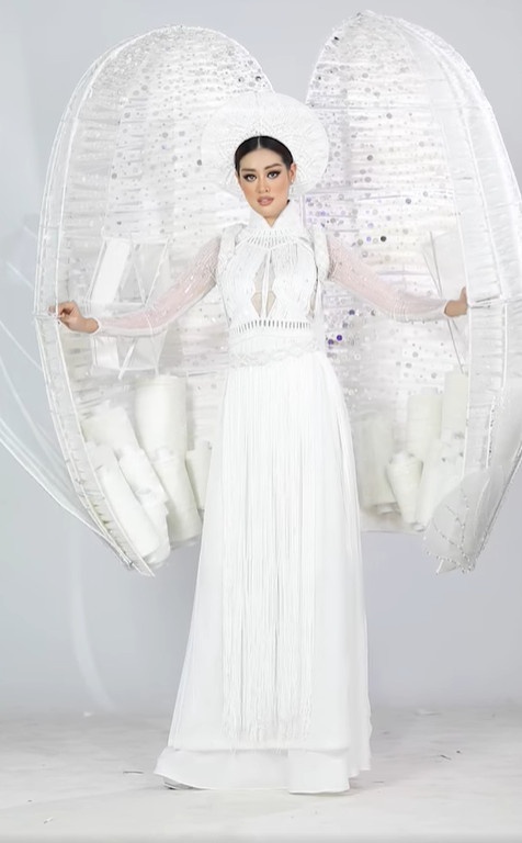 Toàn cảnh bộ trang phục Kén Em nặng 30kg của Khánh Vân