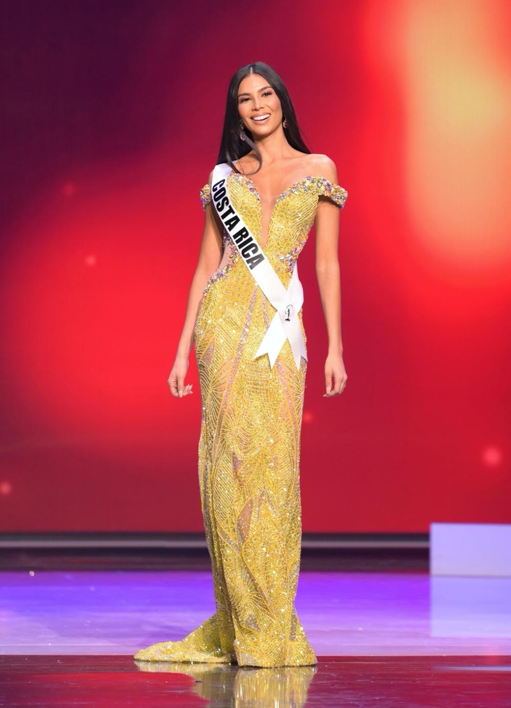 Vị trí thứ 4 thuộc về Hoa hậu Costa Rica Ivonne Cerdas