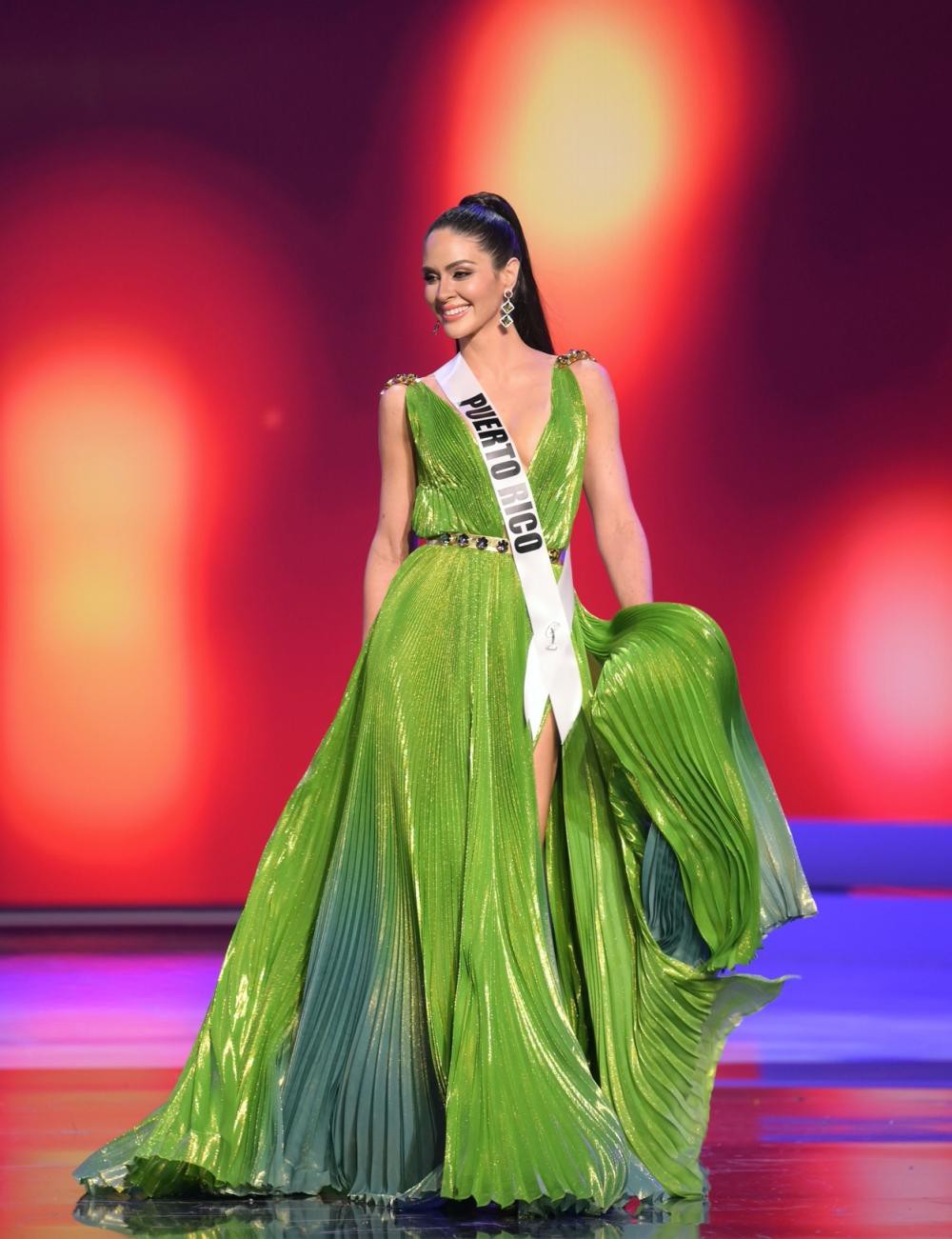 Vị trí thứ 7 thuộc về Hoa hậu Puerto Rico - Estefania Soto Torres.